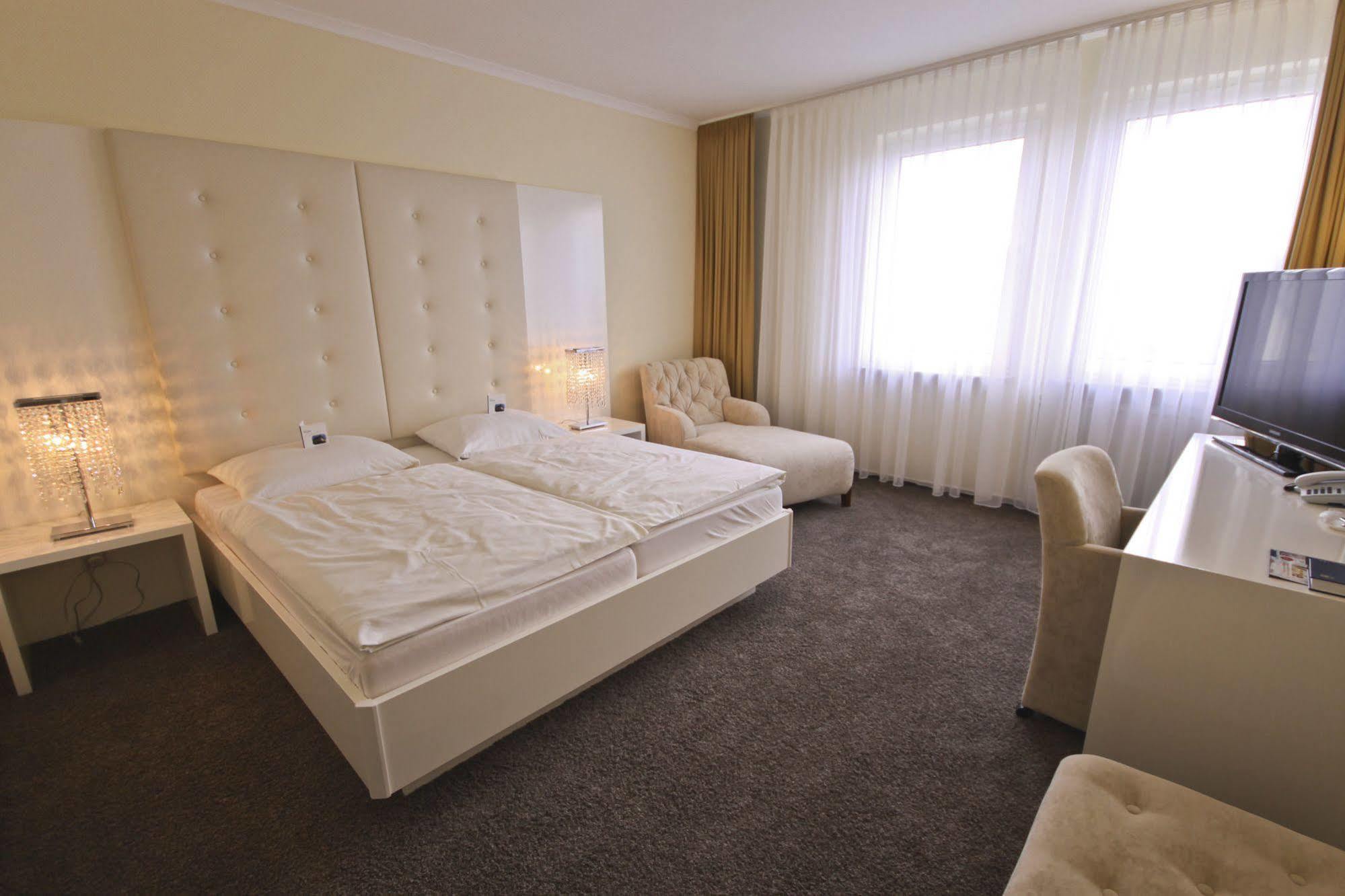 Hotel-Restaurant Zur Krone Löhnberg Pokoj fotografie